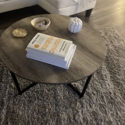 Tables Cocktail & End Tables All 3 For $25