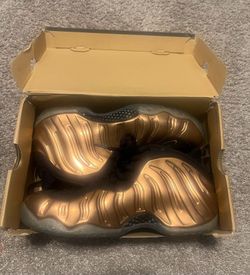 Nike Air Foamposite One Gold Sneakers