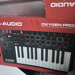 M Audio Oxygen Pro Mid Keyboard 