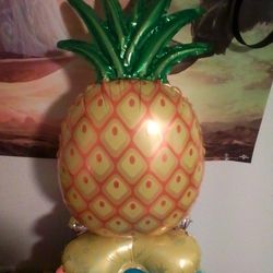 Pineapple 🍍 Ballon That Stands Up On Its Own Like New! 