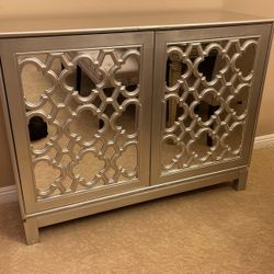 Z Gallery Hutch