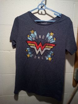 Wonder Woman Juniors' Graphic Boyfriend T-Shirt