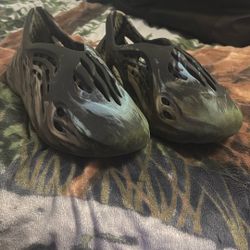 Yeessy Foam Runners  Galaxy 9
