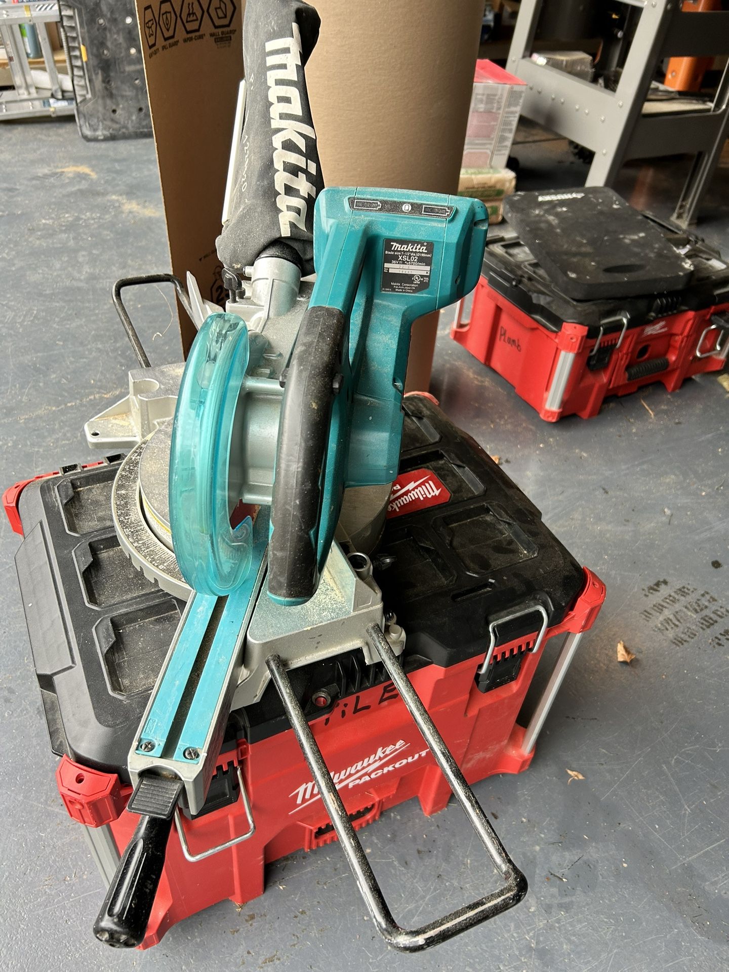 Makita XSL02 Sliding Compound Miter Saw