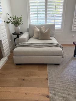 Pottery Chaise