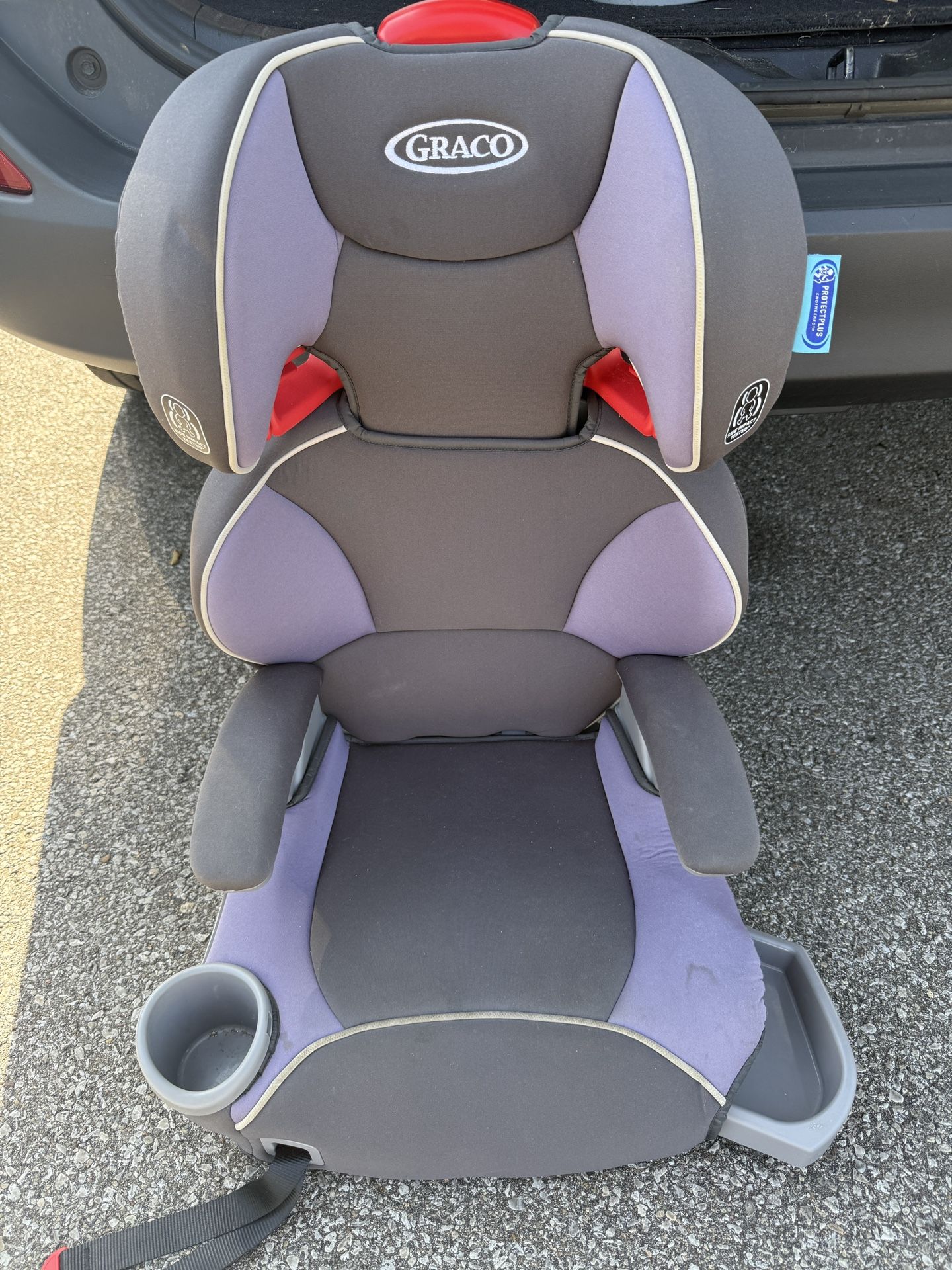 Graco Booster Seat with ProtectPlus Engineering and Cup/Snack Holders!