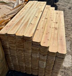 $2.15🔥6FT CEDAR PICKETS