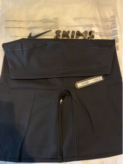 Nike SKIMS Women - size Medium