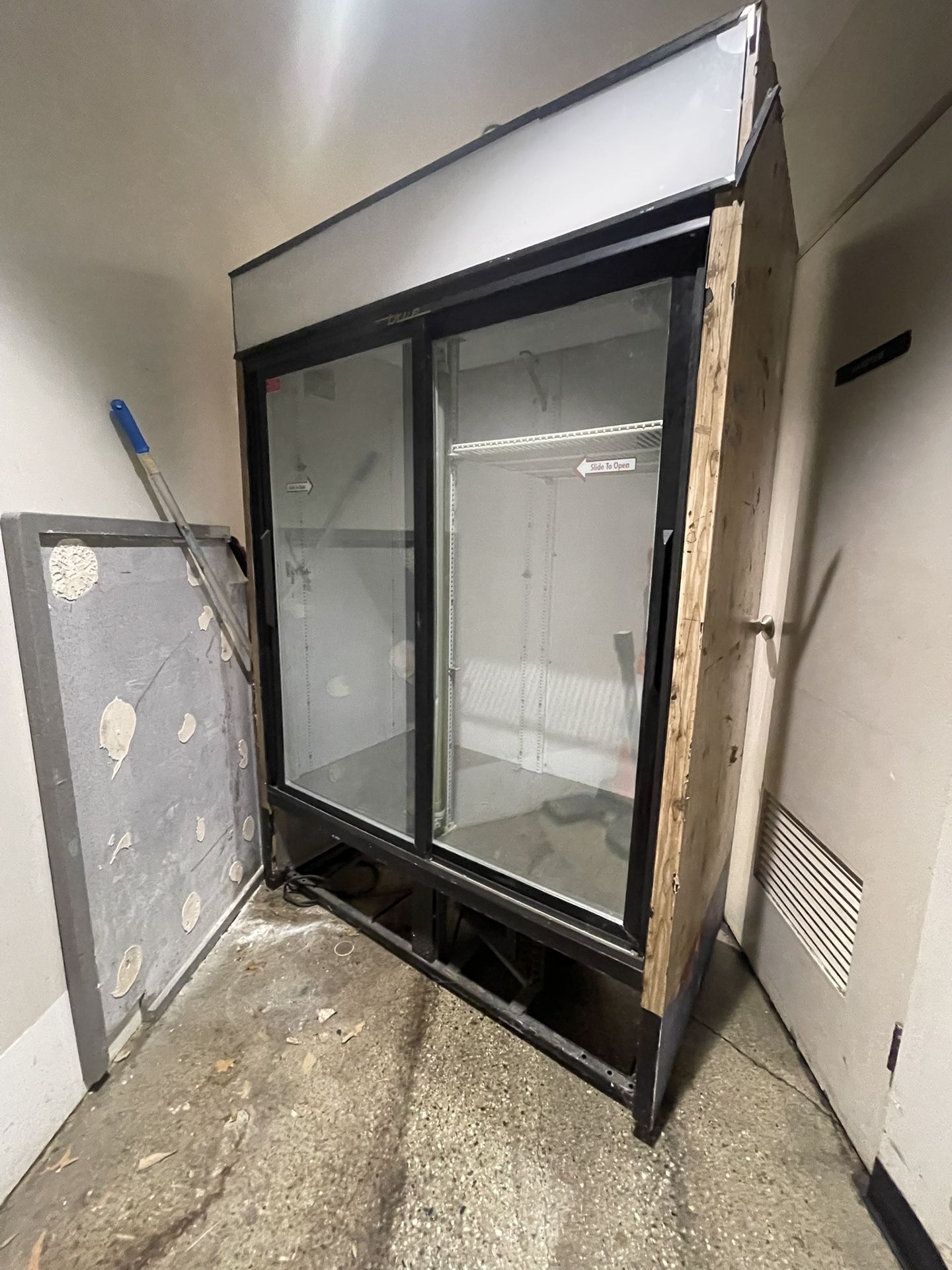 Double Door Merchandiser Refrigerator