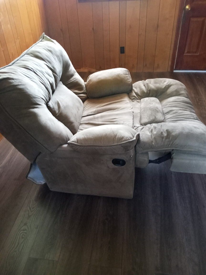 Extra Wide Recliner