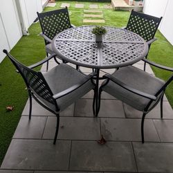 5-Piece Cast Aluminum Patio Dining Set with Cushions - Like New