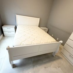 Must Go Today!! Full Bed, 2 side tables and Dresser