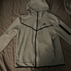 2021 Grey Nike Tech Jacket Hoodie Size L Men’s Used Great Condition 