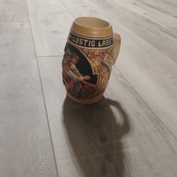 The object in the image is a German beer stein, specifically a "Lustig Fass Mich" stein from the brand King.
The phrase "Lustig fass' mich - Lustig la