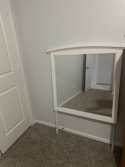 Dresser mirror