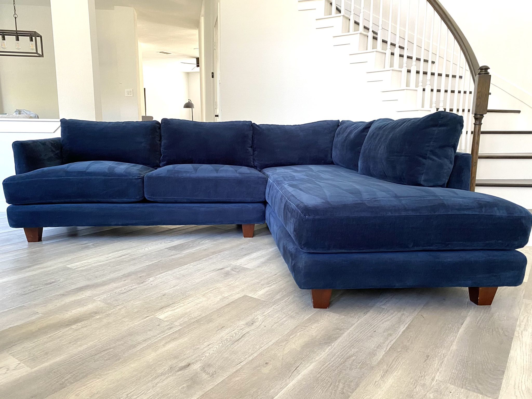 West Elm Haven Bumper Chaise Sectional 106” (FREE DELIVERY)
