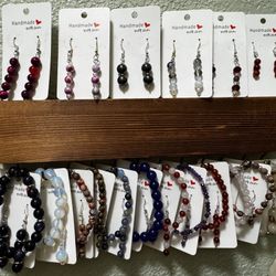 Earrings / Bracelets 