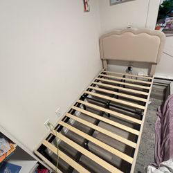 Twin Size Platform Bed Frame. 