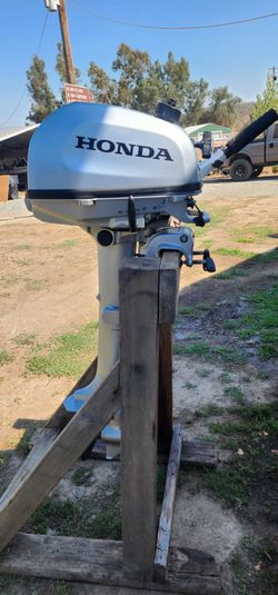 Honda outboard motor 5hp low hours