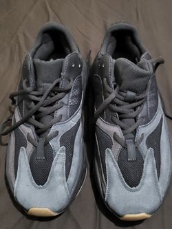 adidas Yeezy Boost 700    Size 9.5