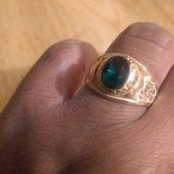 Beautiful 💕 gold plated green stone. Ring 🎁🎁🎁i