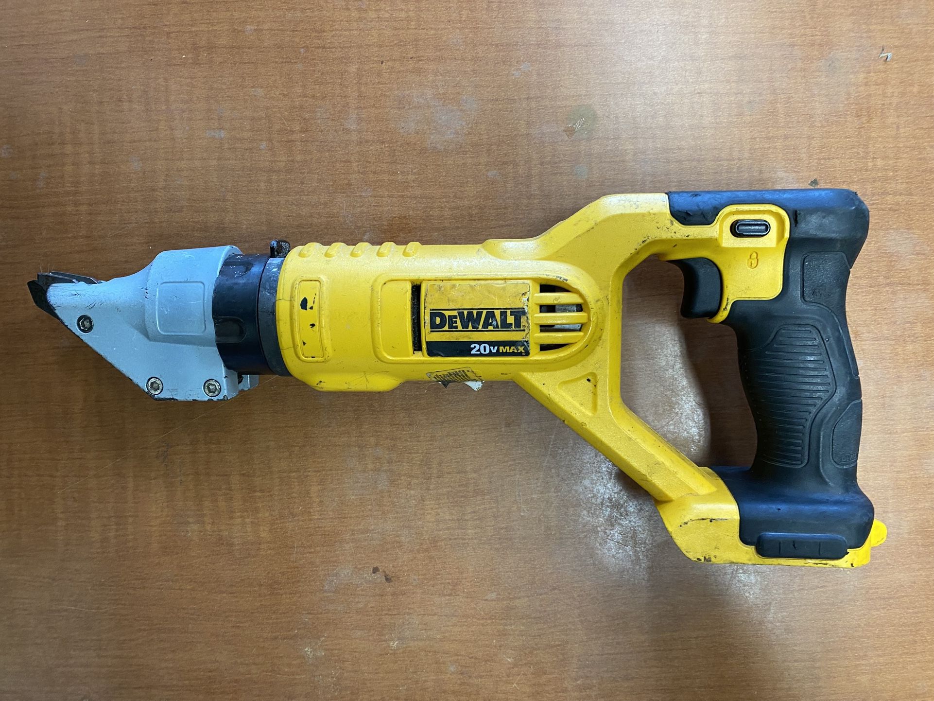 DEWALT 20V 14 GAUGE SWIVEL HEAD METAL SHEARS DCS494