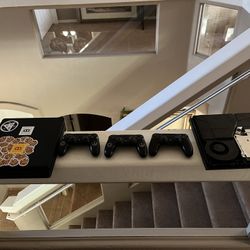 PS4 And Controllers 