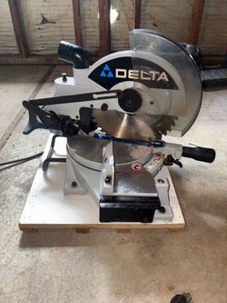 Delta 10” Compound Miter Saw Model 36-225 Fully Working