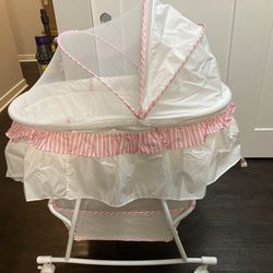 bassinet - Like New