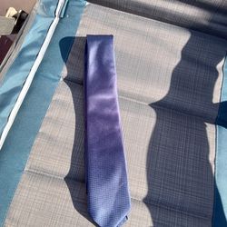 Isaac Mizrahi New York Navy Blue Small Pattern Necktie 60 In