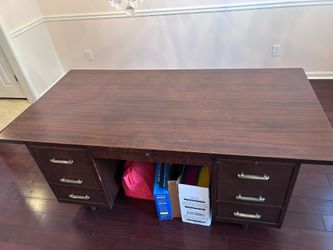 Free Large wood desk