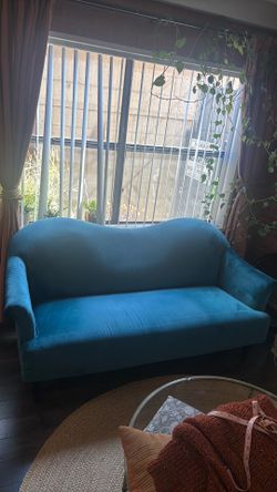 Esperanza Teal Velvet Sofa – Great Condition