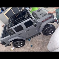 Se Vende. Rubicon.  Electric. Con. Cargador. Prácticamente  Nuebo  Una. Vez Se. Uso