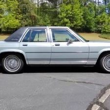 1990 Ford Crown Victoria