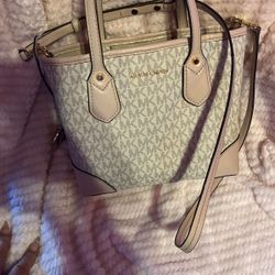 Michael Kors Purse. 