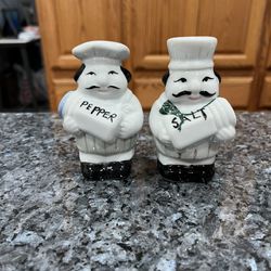 Vintage Porcelain Ceramic Italian Bakers Chefs Pair Of Salt And Pepper Shakers.  Preowned Missing Stoppers 