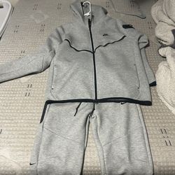 Nike Tech Gray