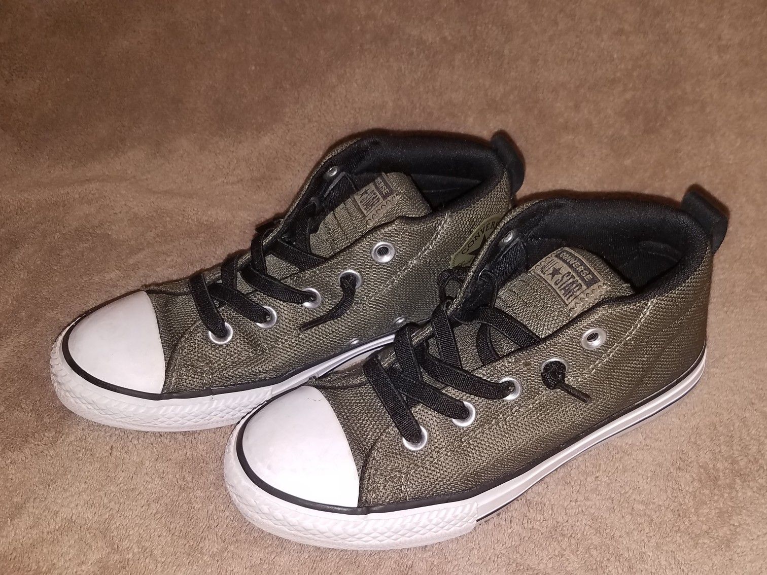 Converse youth size 3