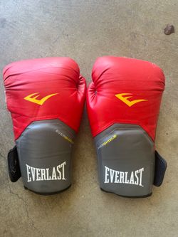 Boxing gloves 16 oz there a little rip but it’s goodluck