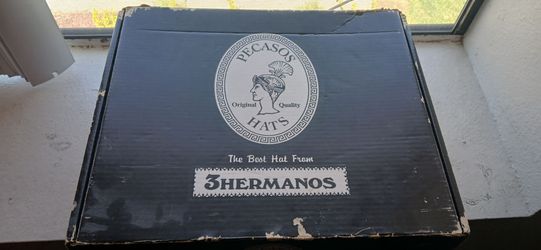 3Hermanos  Hat