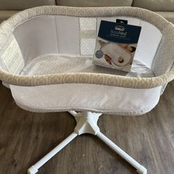 Halo Bassinest Swivel Sleeper + Newborn Insert
