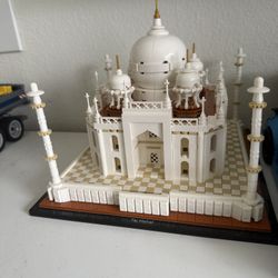 BUILT LEGO 21056 — Taj Mahal