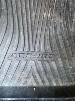Trunk cover for a 2018-2023