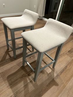 Set of 2 Gray Counter Height Bar Stools – Like New
