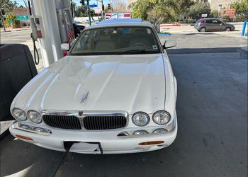 Jaguar XJ8 v8 Series White Sedan
