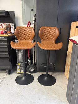 Barstools with adjustable height
