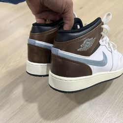 Air Jordan Youth - Size 4Y