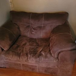 Love seat and oversized chair!