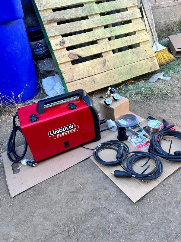 Lincoln Electric
140 Amp LE31MP Multi-Process Stick/MIG/Flux-Core/TIG, 120V, Aluminum Welder with Spool Gun sold separately