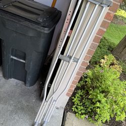 Pair of Crutches, pick up in Mason.  